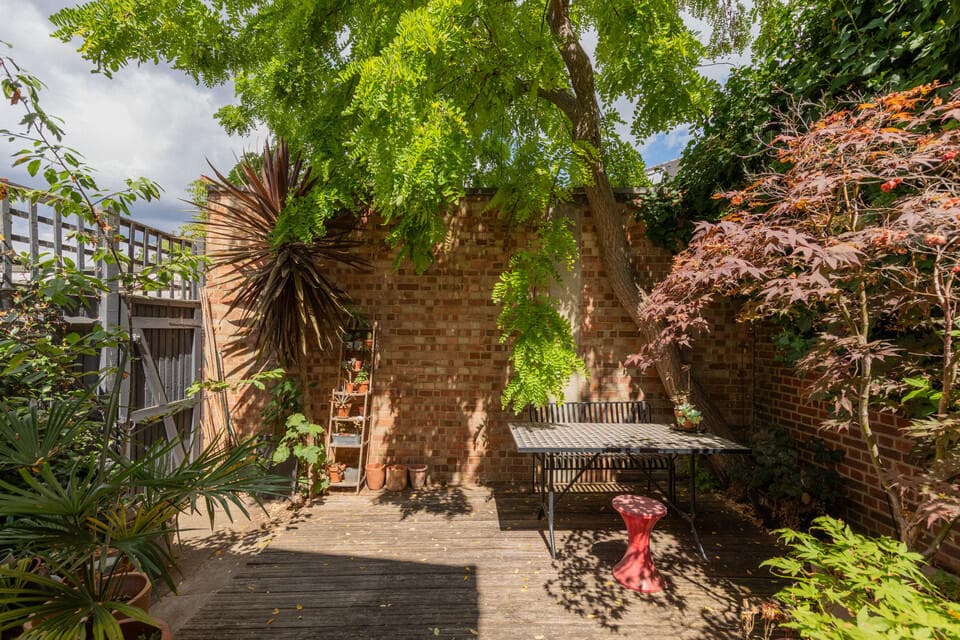 1 bedroom flat for sale in Southampton Way, Camberwell, London, SE5