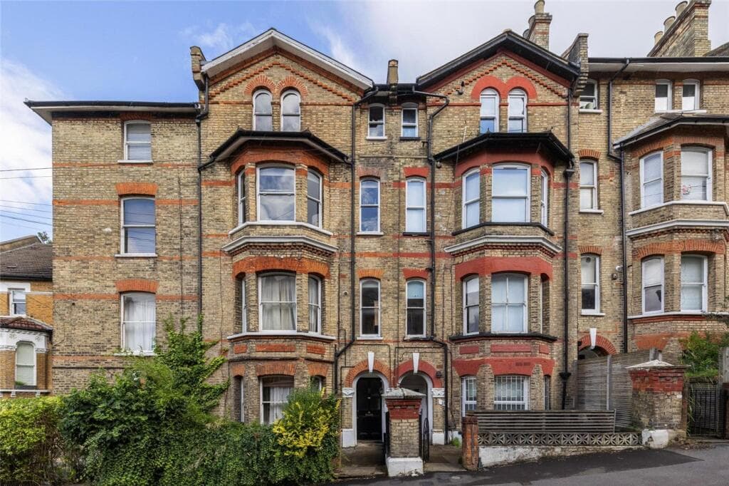 3 bedroom apartment for sale in Woodland Road, London, SE19