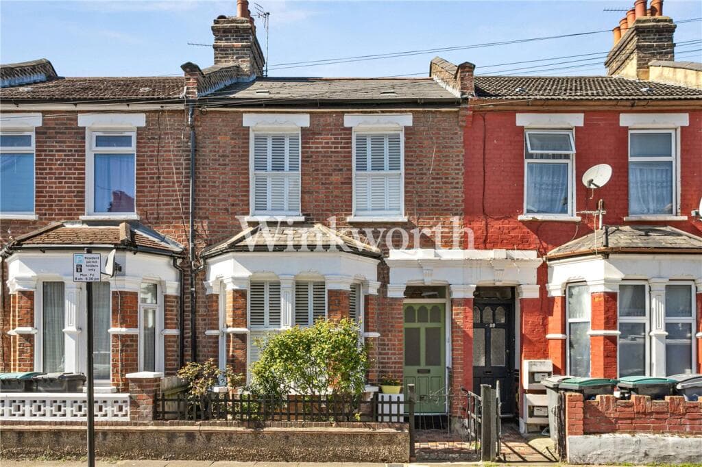 3 bedroom terraced house for sale in Ritches Road, London, N15