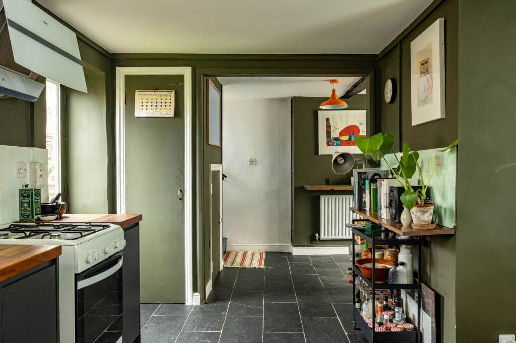 2 bedroom terraced house for sale in Vallis Way, Frome, BA11 3BH, BA11