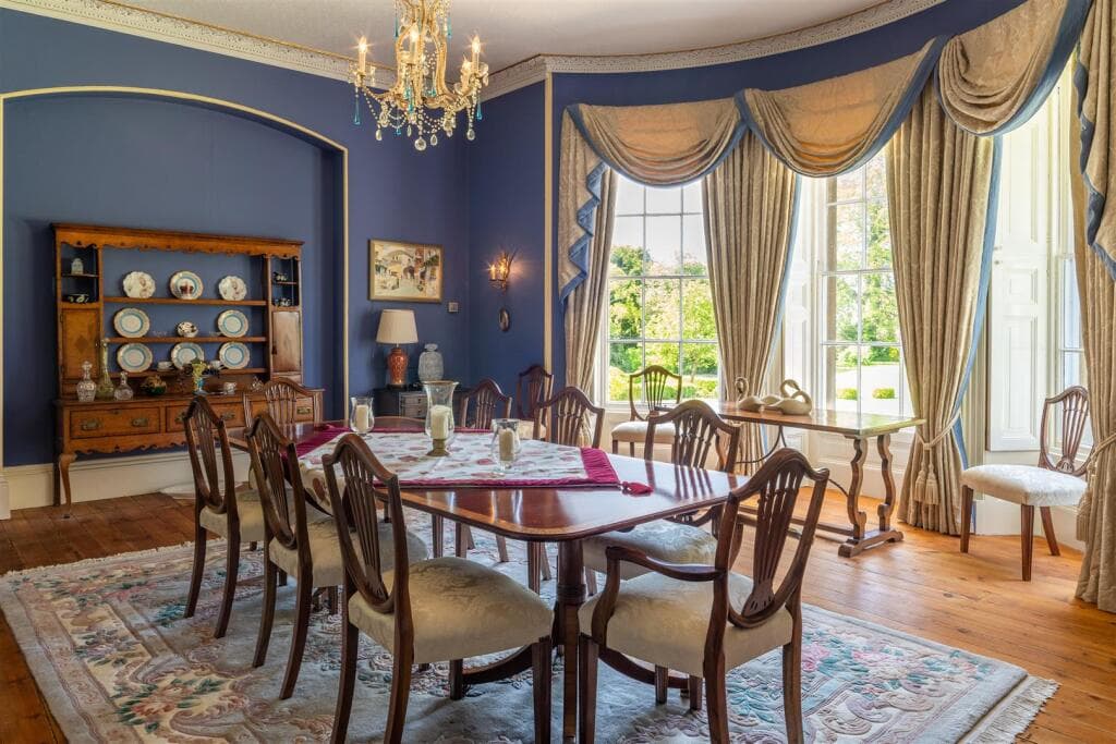 8 bedroom town house for sale in Cricklade Road, Highworth, SN6