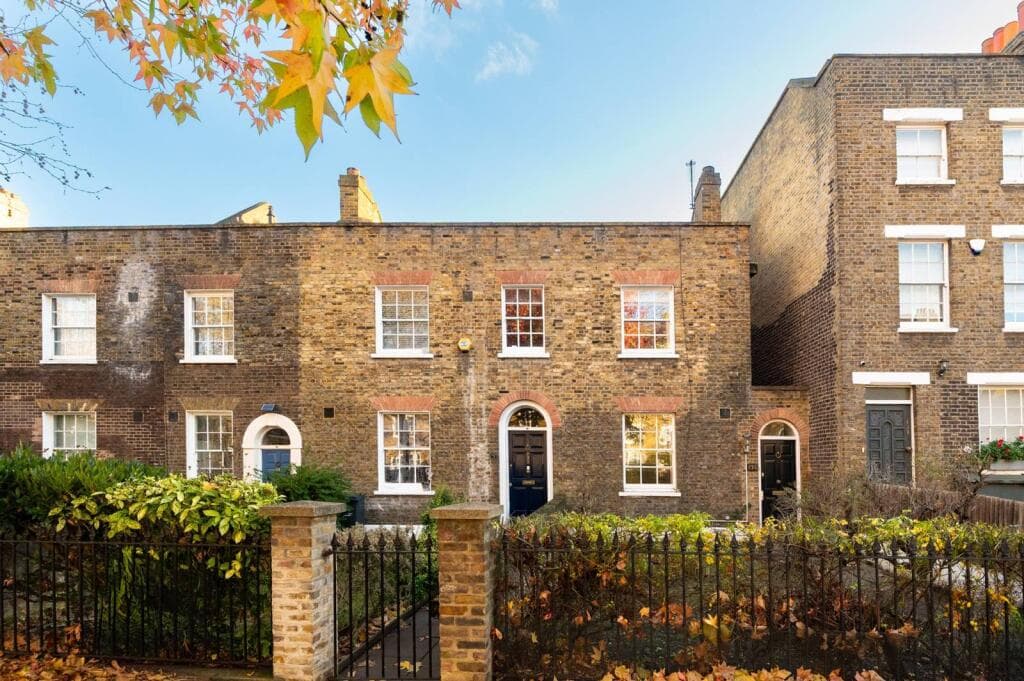 2 bedroom flat for sale in Kennington Lane, Kennington, London, SE11