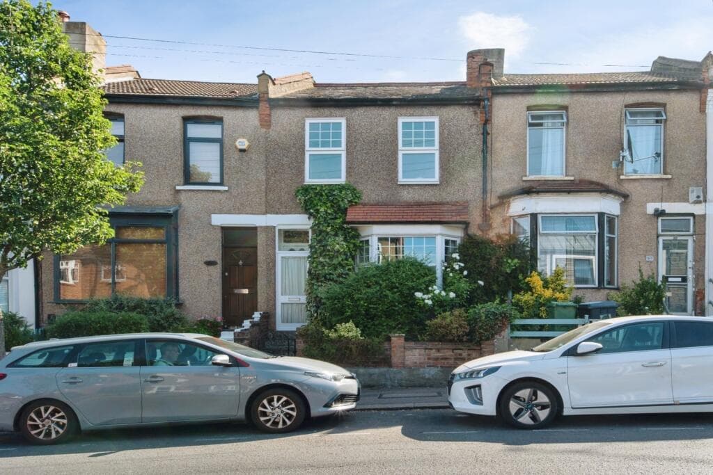 2 bedroom terraced house for sale in Higham Hill Road, Walthamstow, E17