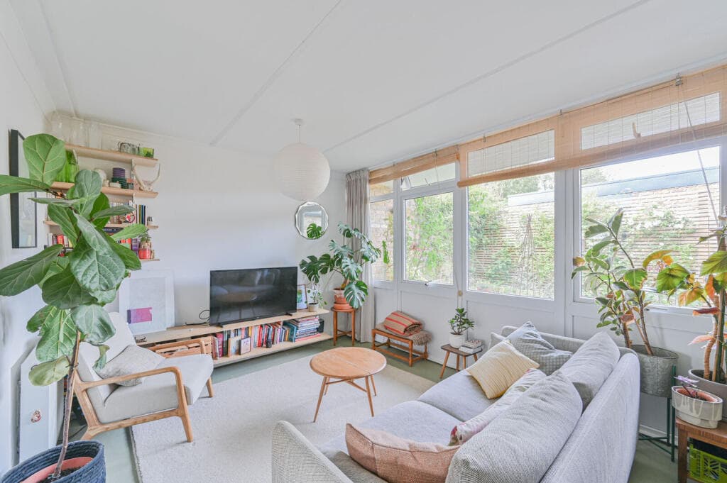 1 bedroom maisonette for sale in Dingley Lane, Streatham, London, SW16