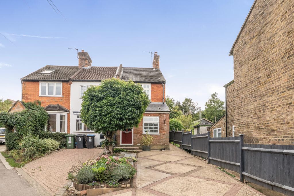 2 bedroom end of terrace house for sale in Weymouth Street, Hemel Hempstead, Hertfordshire, HP3