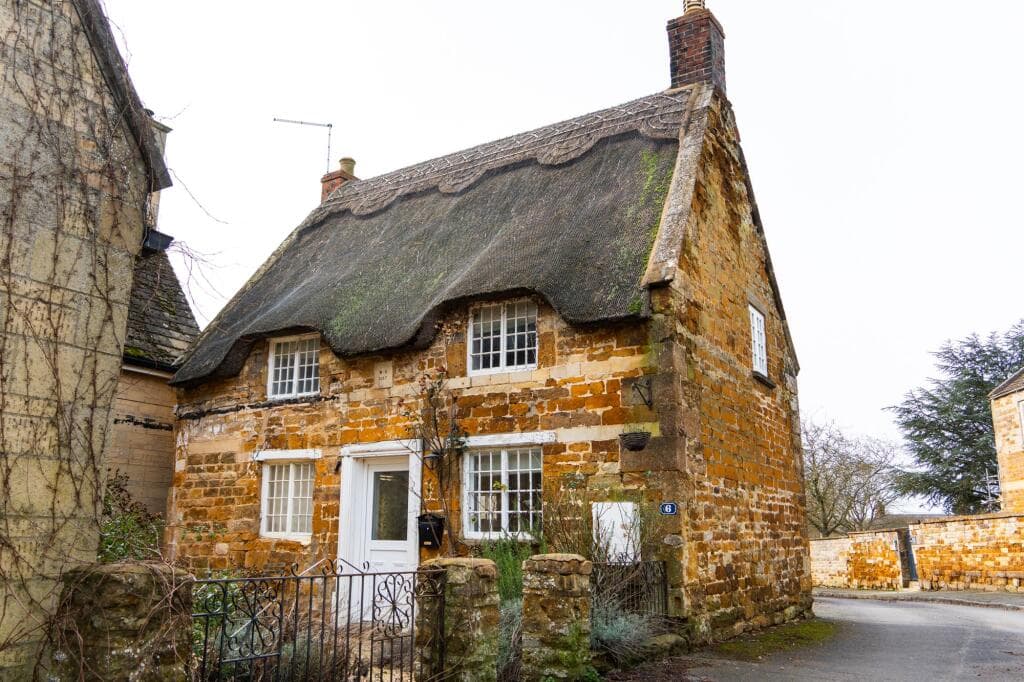 1 bedroom cottage for sale in The Green, Caldecott, LE16