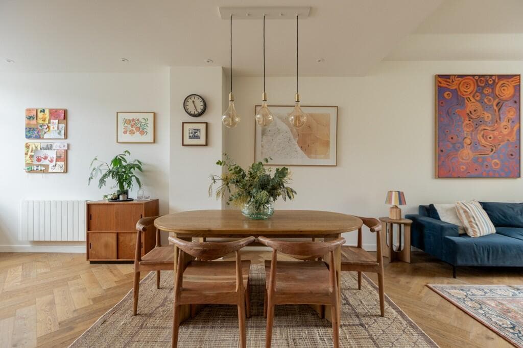 3 bedroom apartment for sale in Fassett Square, London, E8