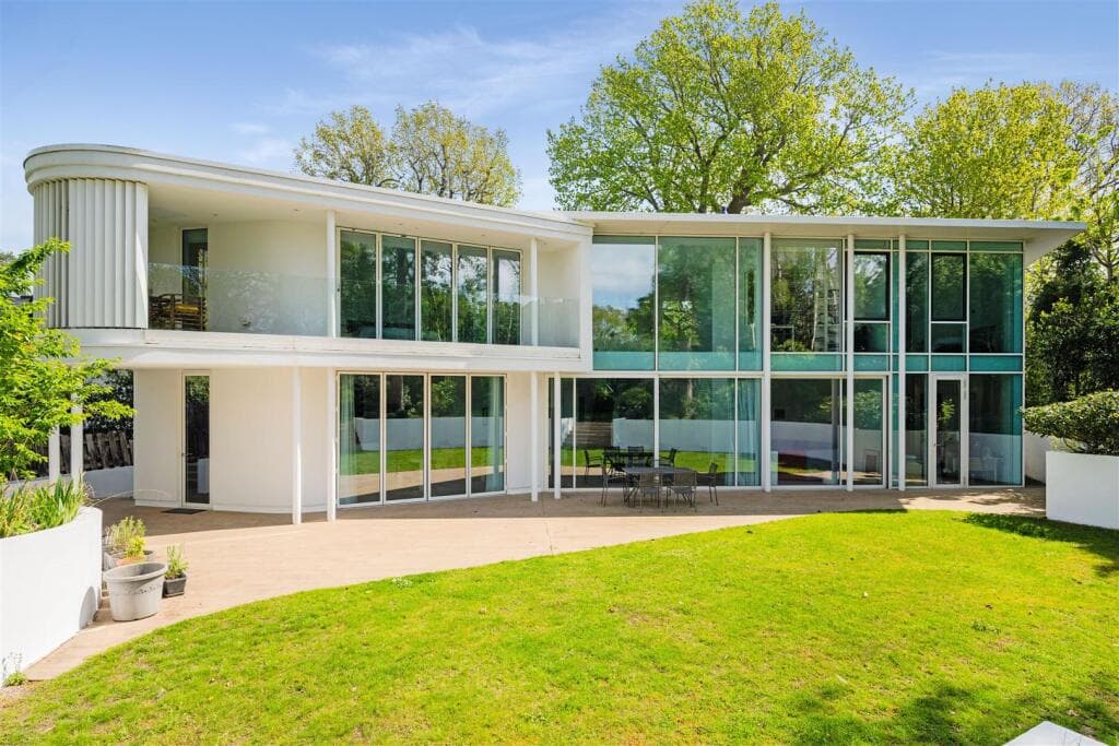 6 bedroom detached house for sale in Forest Drive, Keston, BR2