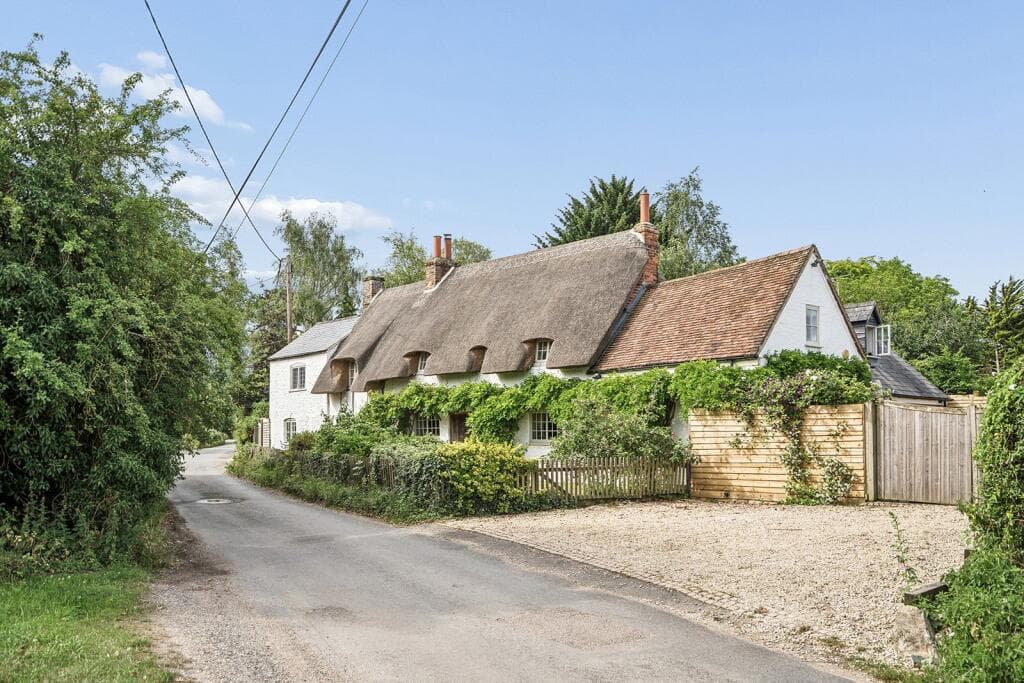 6 bedroom detached house for sale in Pyrton, Watlington, Oxfordshire, OX49