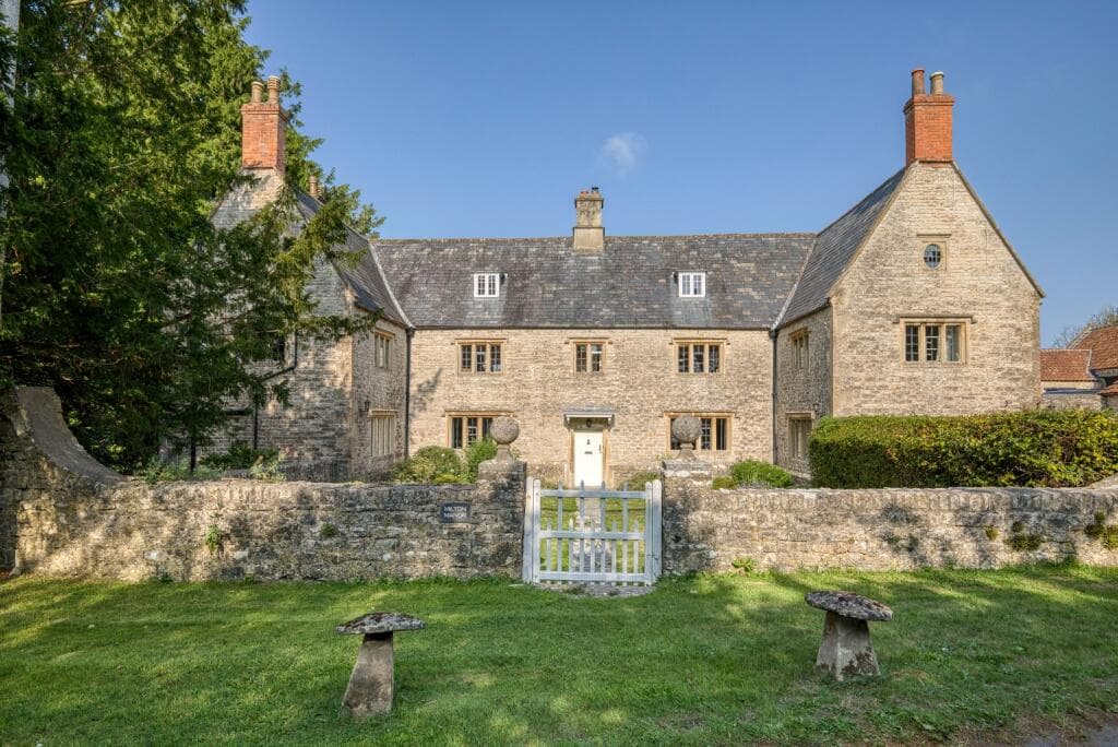 7 bedroom detached house for sale in Manor house with 7 acres, near Wells, BA5