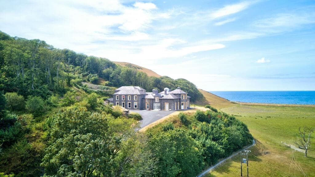 3 bedroom flat for sale in Plas Tanybwlch, Rhydyfelin, SY23