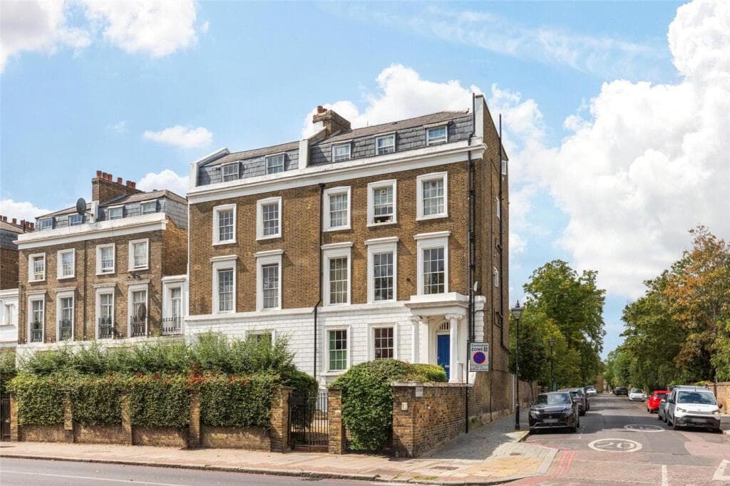 1 bedroom apartment for sale in Brixton Road, London, SW9