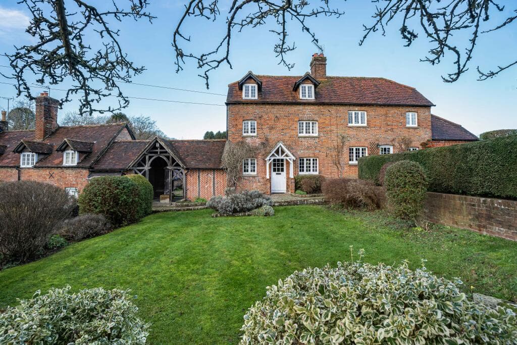 3 bedroom semi-detached house for sale in Ringshall, Berkhamsted, HP4