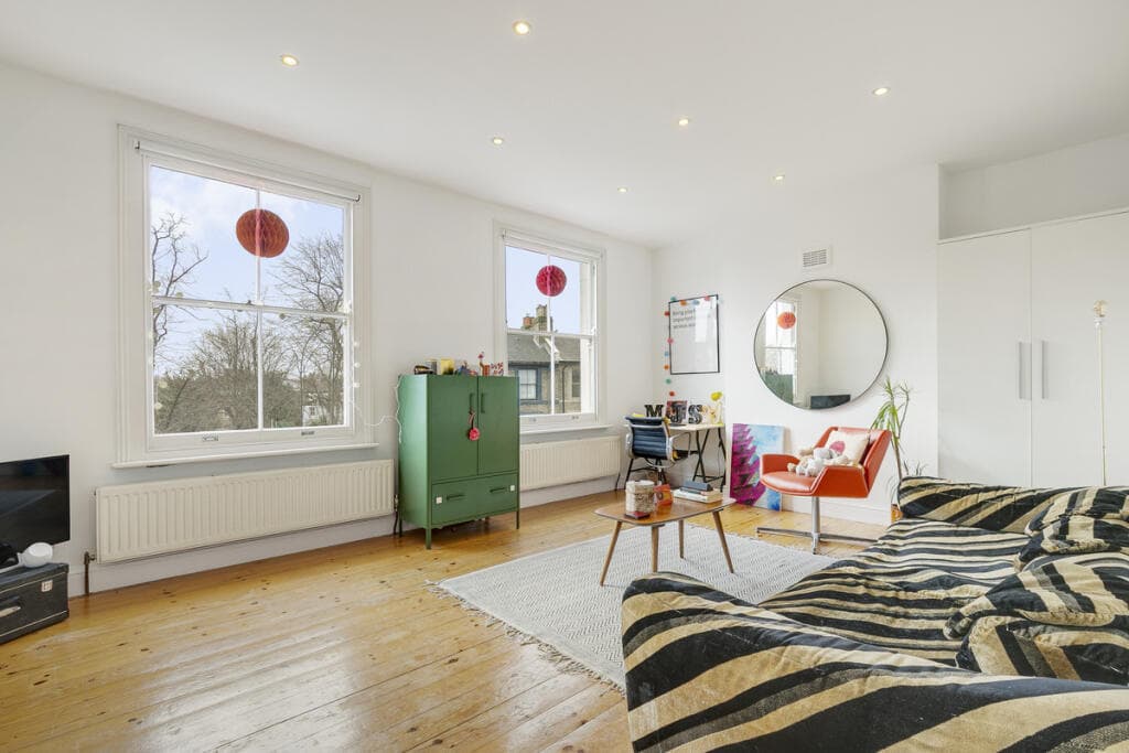 5 bedroom semi-detached house for sale in Lauriston Road, London, E9