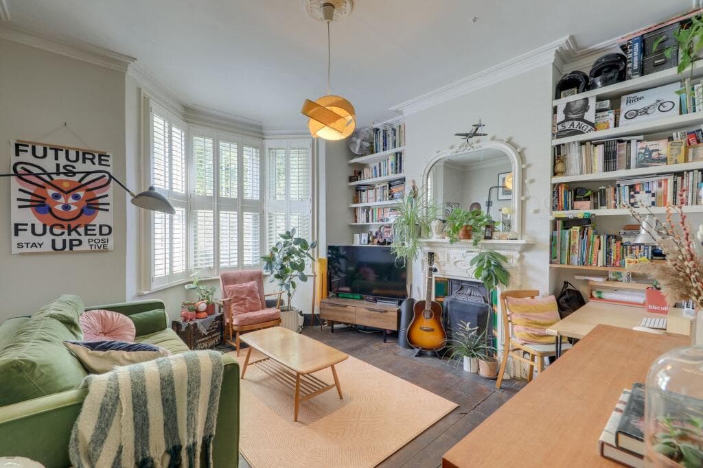 2 bedroom flat for sale in Nightingale Grove, Hither Green, SE13