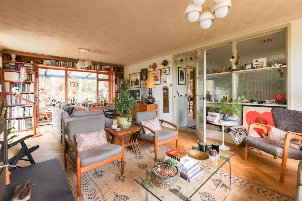 3 bedroom detached bungalow for sale in Park Avenue, Hastings, TN34