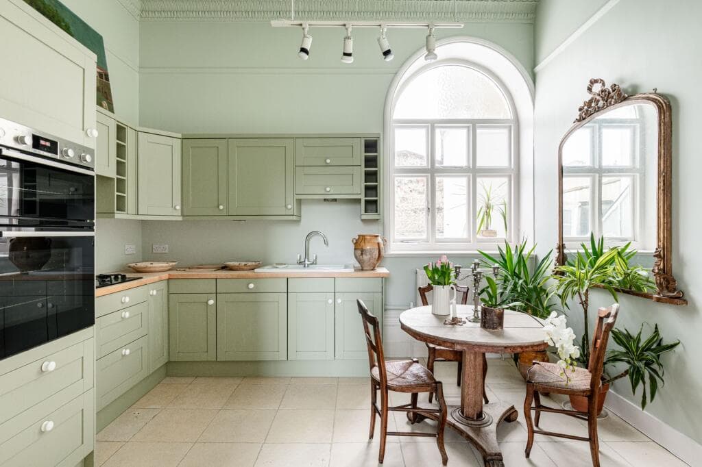 3 bedroom apartment for sale in Lewes Crescent, Brighton, BN2