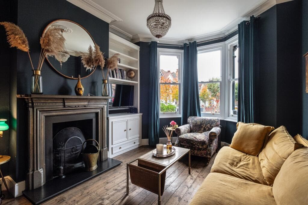 3 bedroom terraced house for sale in Kings Road, Willesden, London, NW10