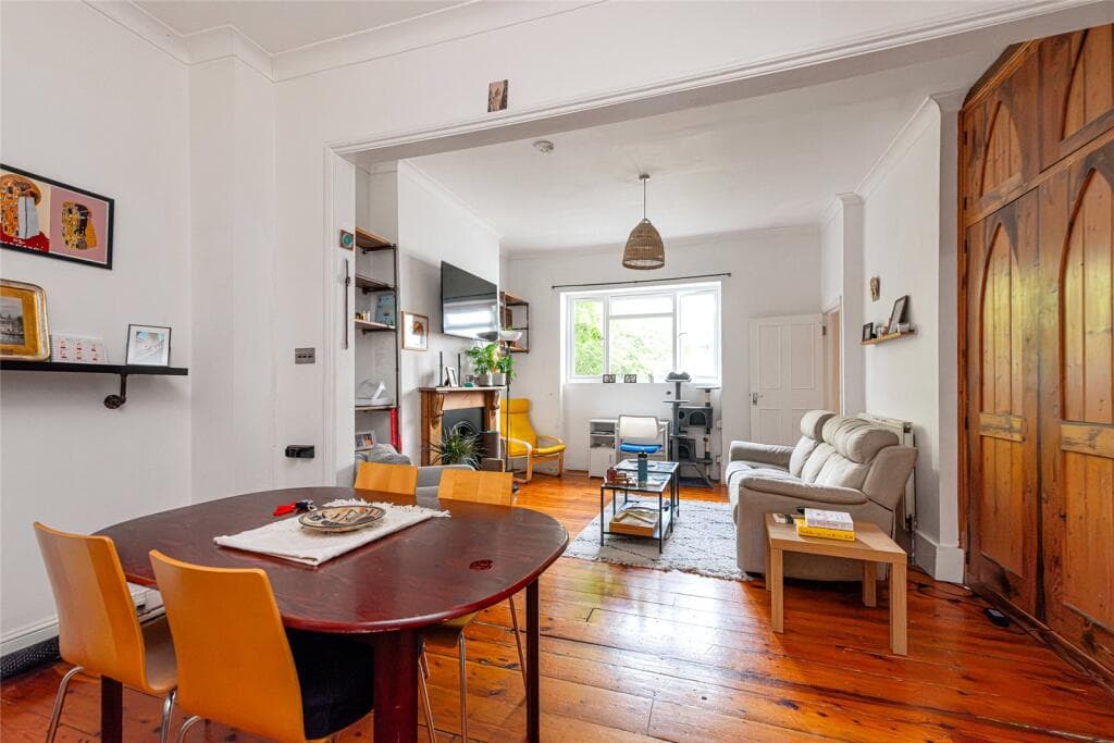 2 bedroom apartment for sale in Brecknock Road, Tufnell Park, N7
