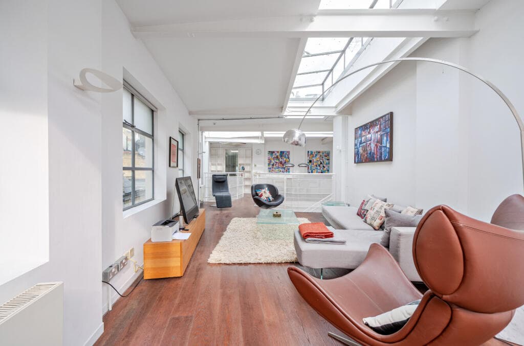 3 bedroom mews property for sale in Mercers Mews, Tufnell Park, N19