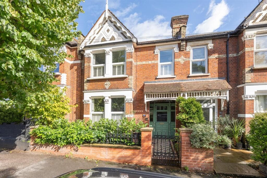 3 bedroom terraced house for sale in Beech Hall Road, Highams Park, E4