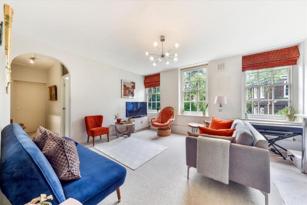 2 bedroom flat for sale in Archer House, Vicarage Crescent, London, SW11