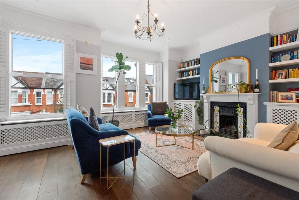 3 bedroom maisonette for sale in Mantilla Road, Balham, London, SW17