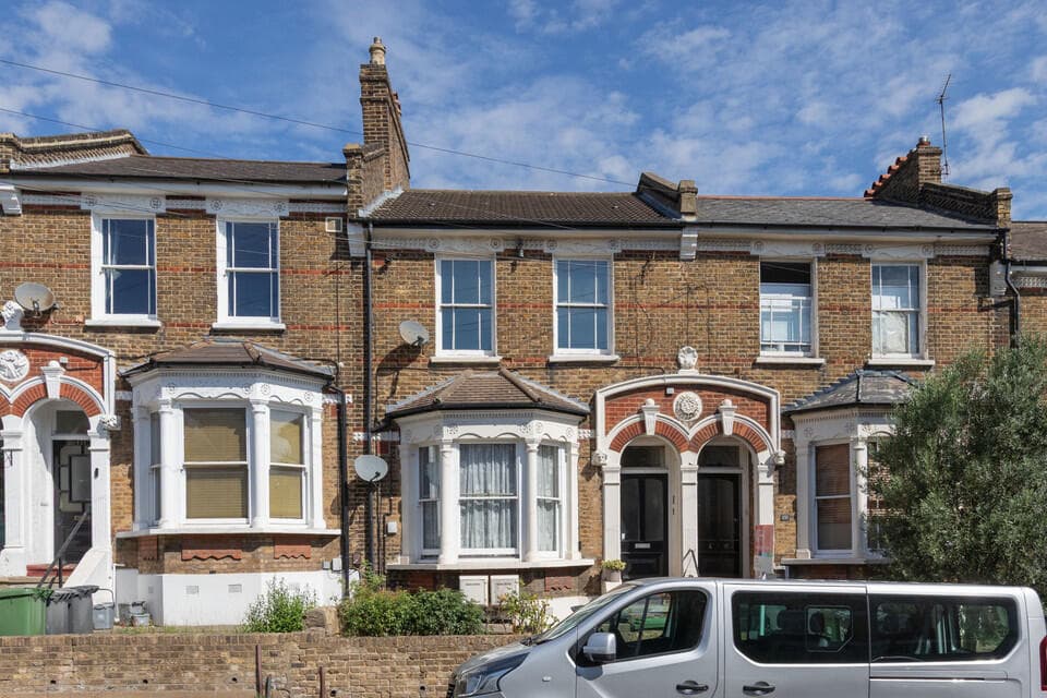 2 bedroom flat for sale in Drakefell Road, Brockley, London, SE4
