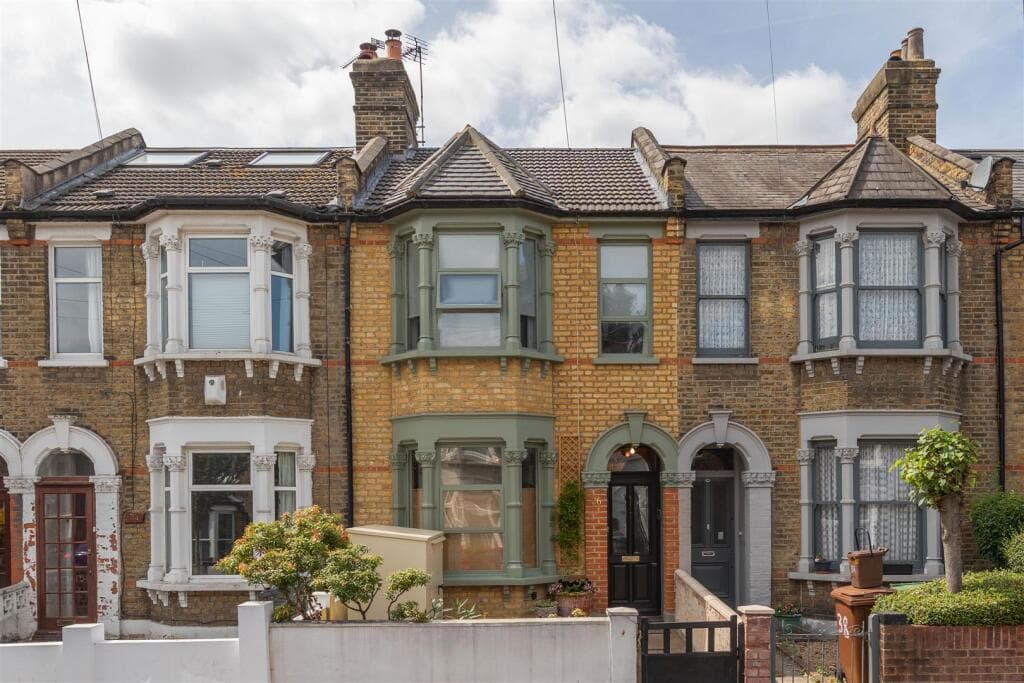3 bedroom terraced house for sale in Woodhouse Road, Leytonstone, E11
