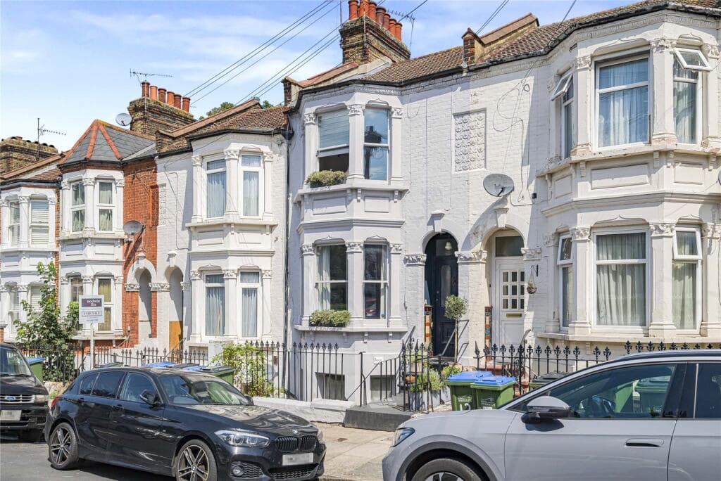 2 bedroom maisonette for sale in Wernbrook Street, Plumstead Common, SE18