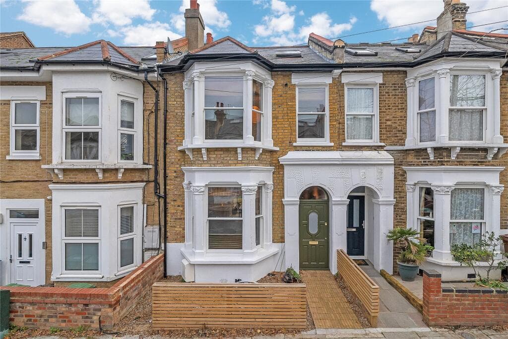 4 bedroom terraced house for sale in Adys Road, London, SE15