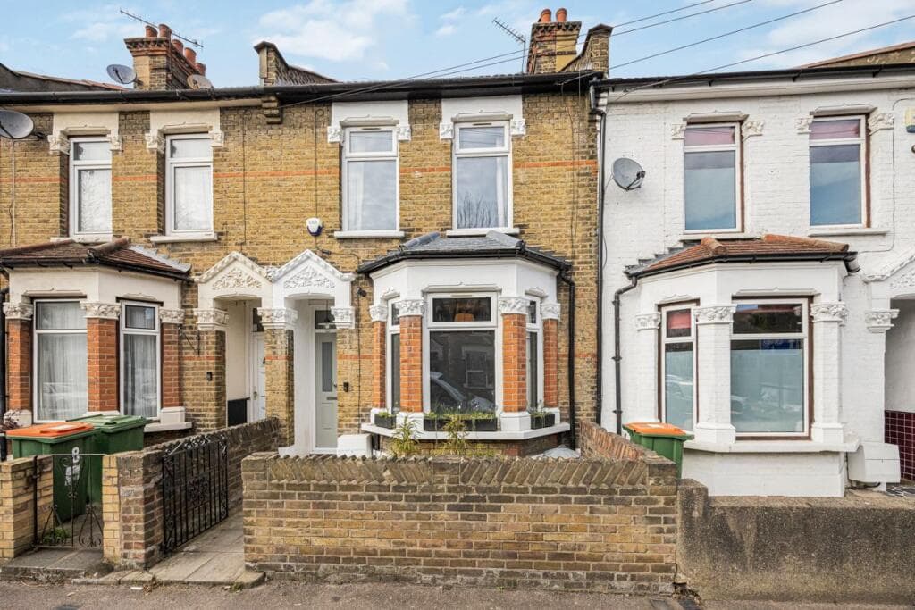 2 bedroom terraced house for sale in Hollington Road, East Ham, E6