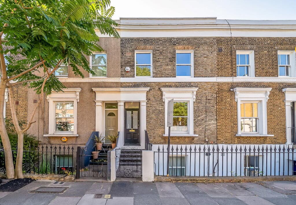 2 bedroom maisonette for sale in Malpas Road, London SE4