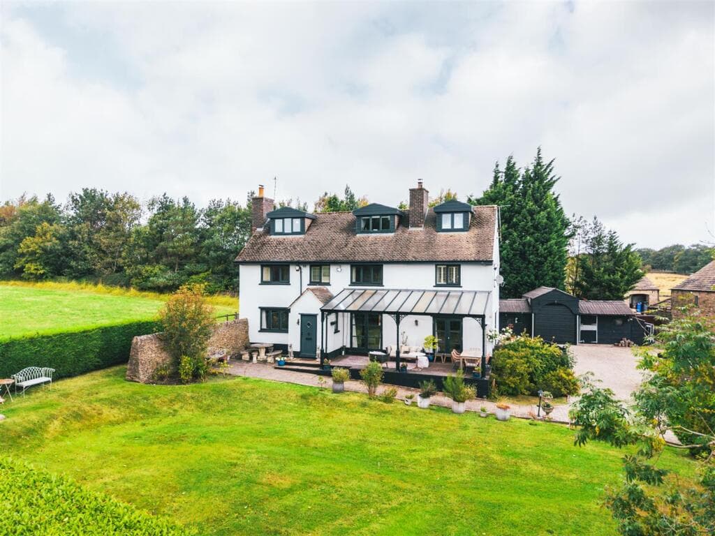 4 bedroom detached house for sale in Long Line, Sheffield, S11