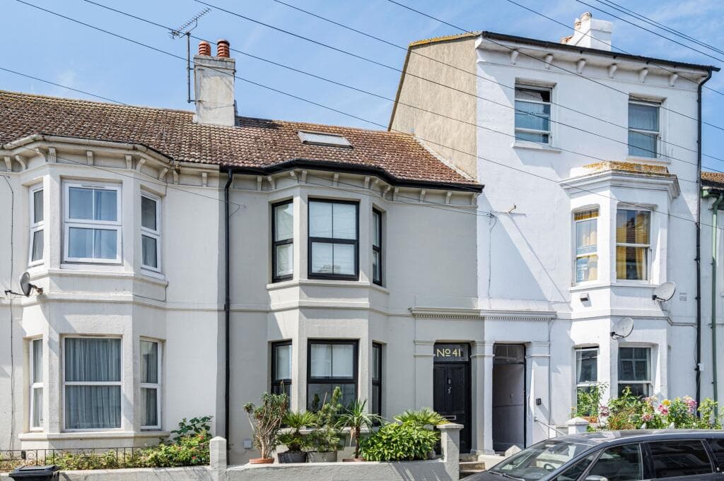 4 bedroom terraced house for sale in Meeching Road, Newhaven, BN9