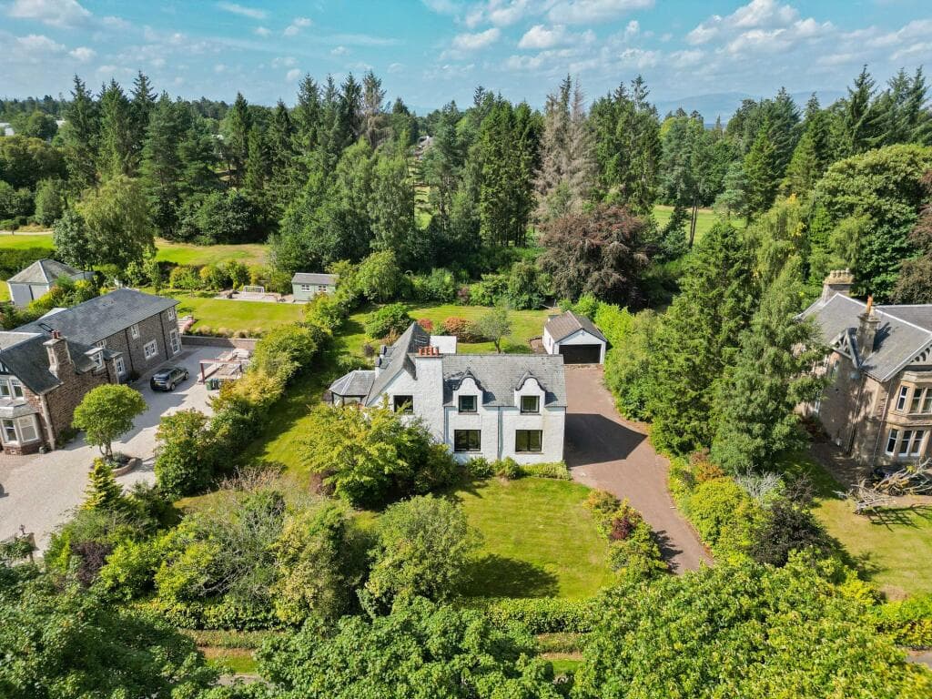 4 bedroom detached house for sale in Western Road, Auchterarder, PH3