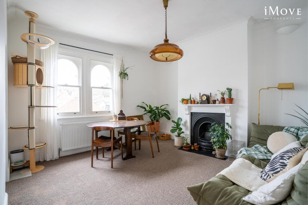 2 bedroom flat for sale in Cintra Park, London, SE19