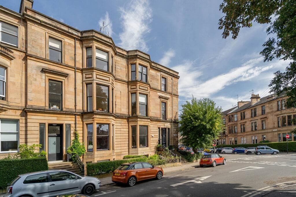 2 bedroom flat for sale in 2/2 2 Victoria Crescent Road, Dowanhill, Glasgow, G12 9DB, G12