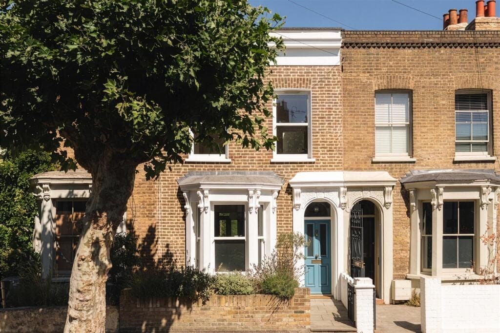 3 bedroom house for sale in Clifden Road, Hackney, E5