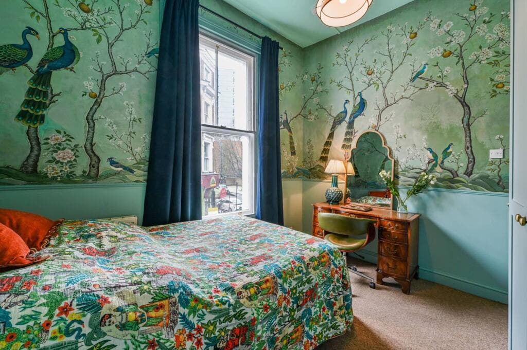 2 bedroom flat for sale in Harrow Road, Maida Vale, London, W9