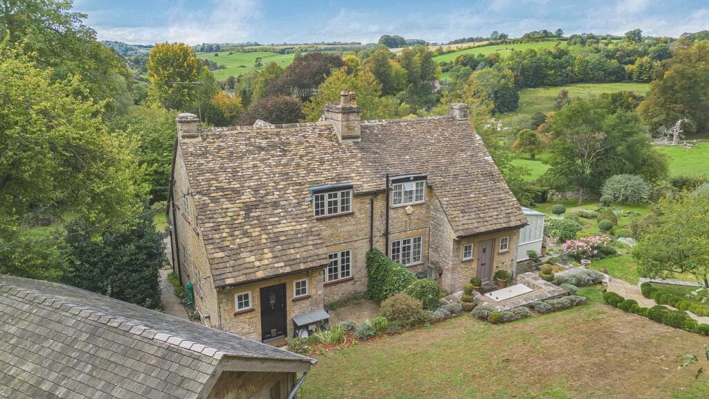 2 bedroom semi-detached house for sale in Steps Lane, Avening, GL8