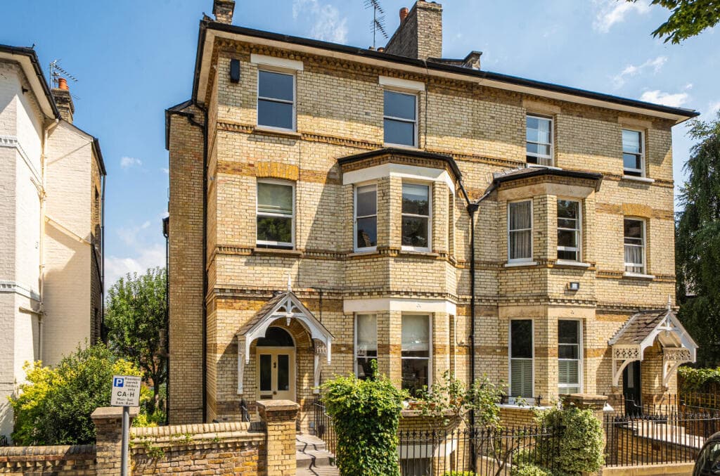 2 bedroom apartment for sale in Gayton Crescent, Hampstead Village, NW3