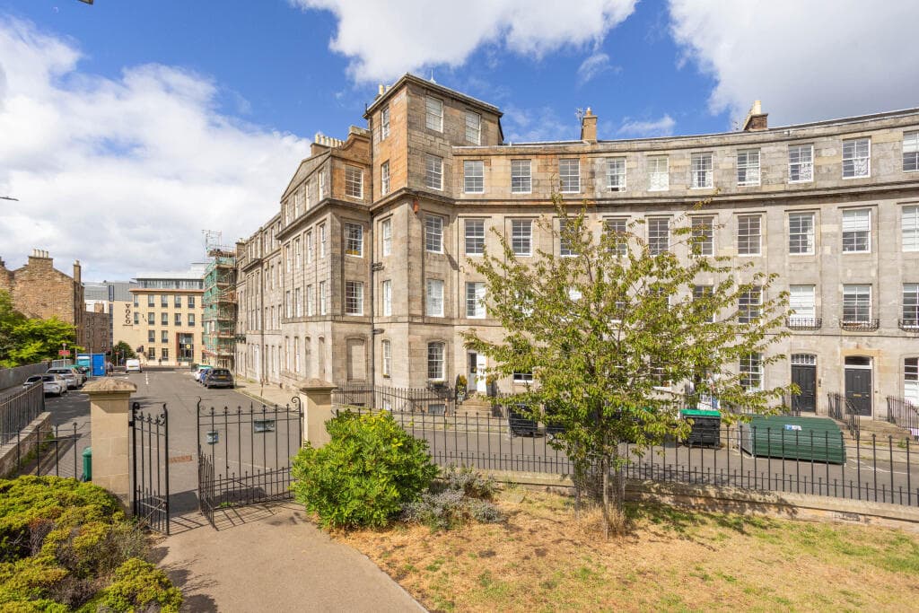 2 bedroom flat for sale in 6/6, Gardner's Crescent, Edinburgh, EH3 8BZ, EH3
