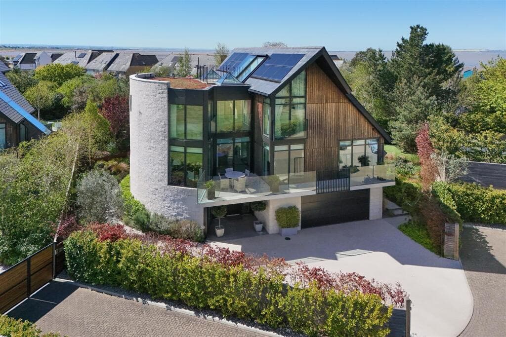 5 bedroom detached house for sale in Island Wall, Whitstable, CT5