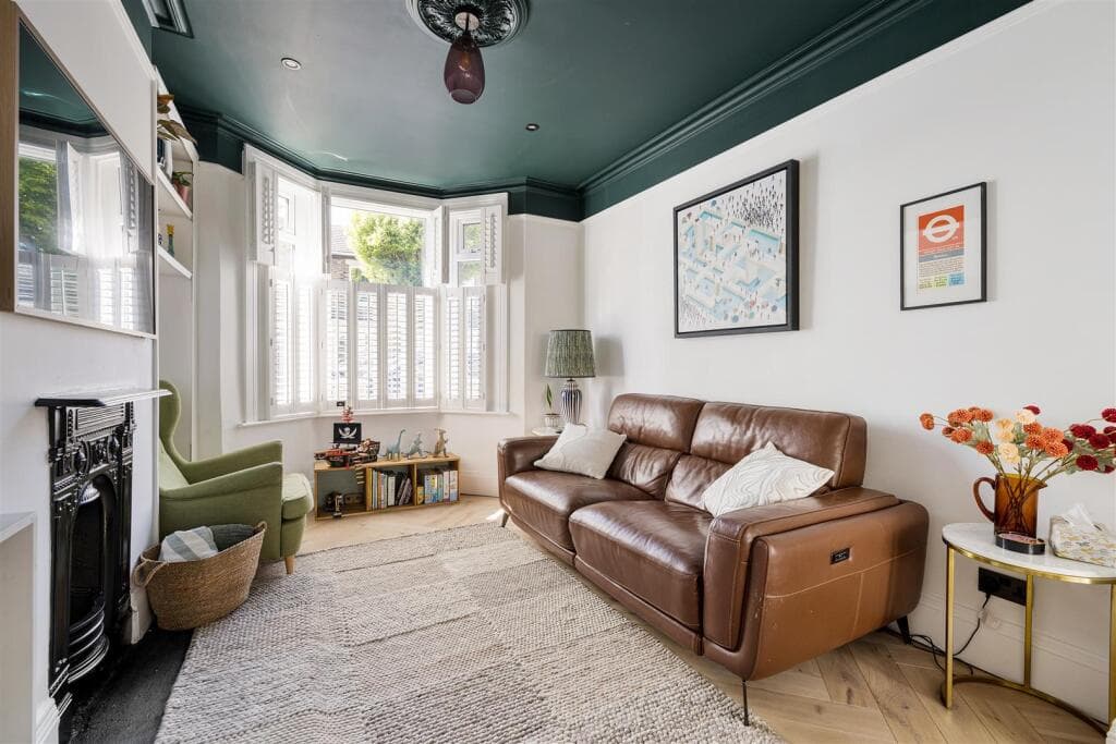 4 bedroom house for sale in Cheneys Road, Leytonstone, E11