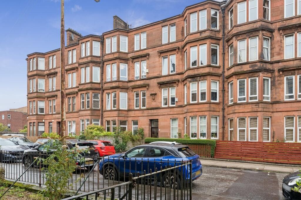2 bedroom flat for sale in Meadowpark Street, Flat 0/1, Denniston, Glasgow, G31