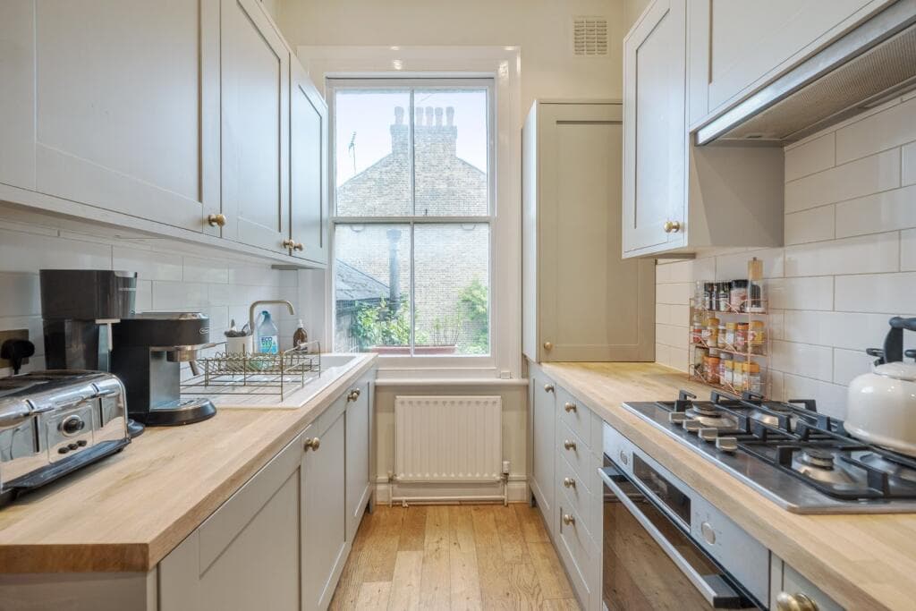 1 bedroom flat for sale in Kennington Park Place, Kennington, London, SE11