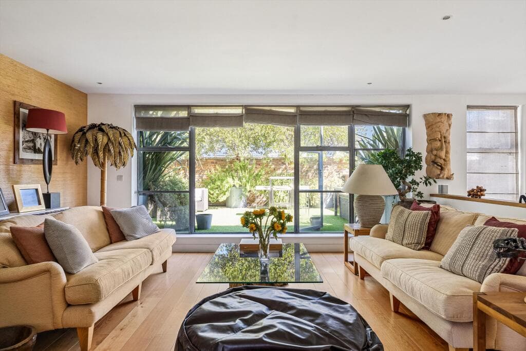 2 bedroom penthouse for sale in Battersea High Street, London SW11