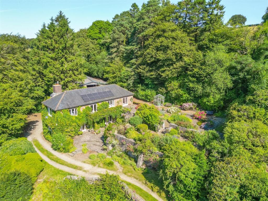 5 bedroom detached house for sale in Withypool, Minehead, TA24