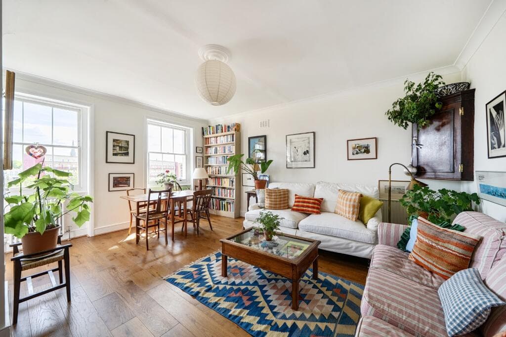 2 bedroom flat for sale in Brondesbury Villas, Queens Park, London, NW6